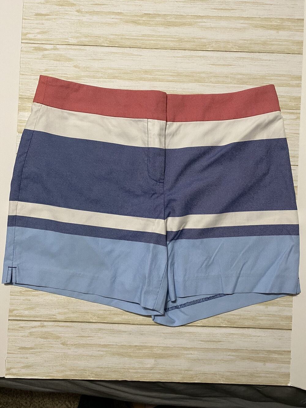 IZOD golf womens size 10 striped golf shorts